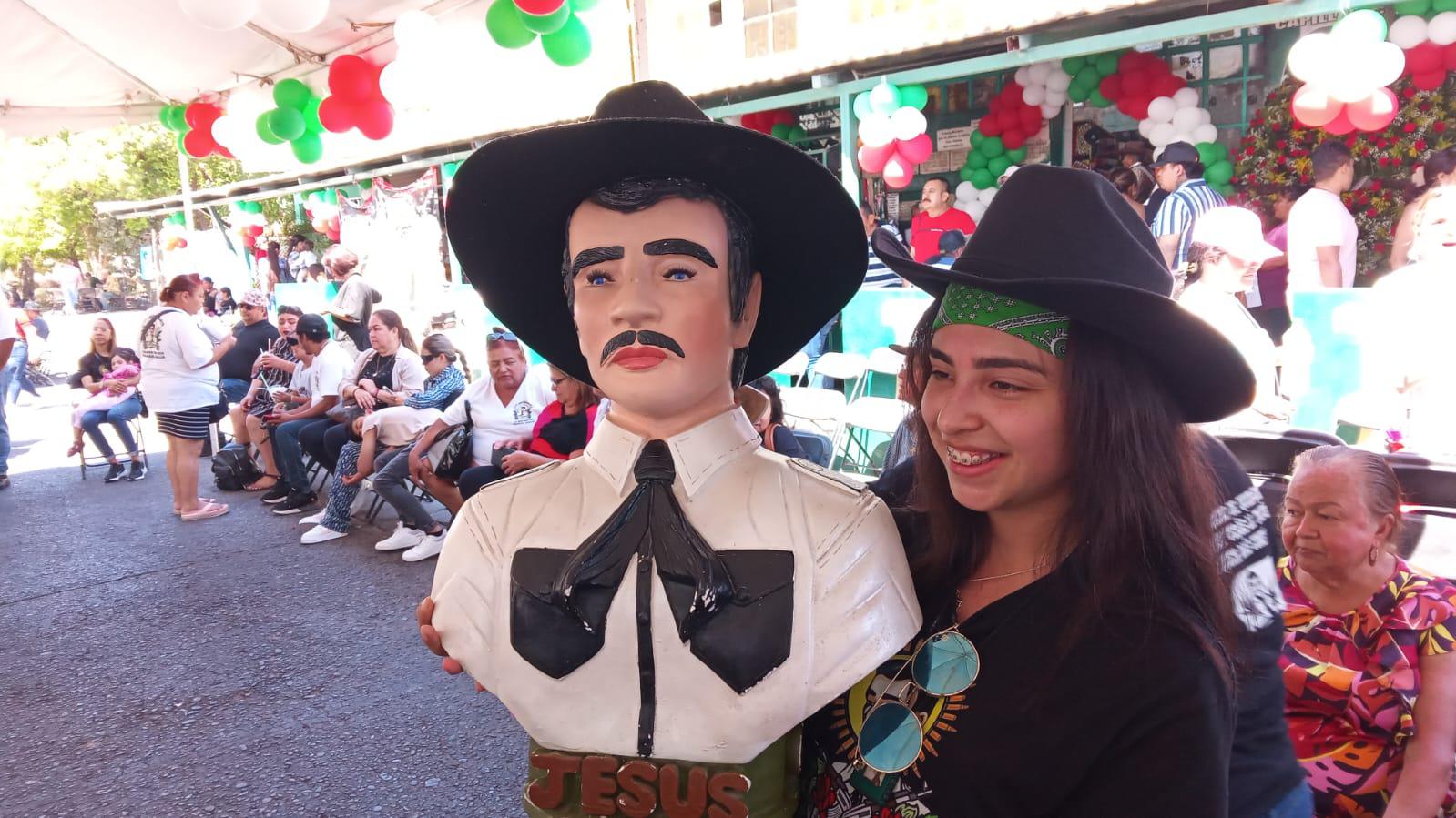 $!Desde dintintas partes del País, fieles visitan la capilla de Malverde para celebrar su aniversario