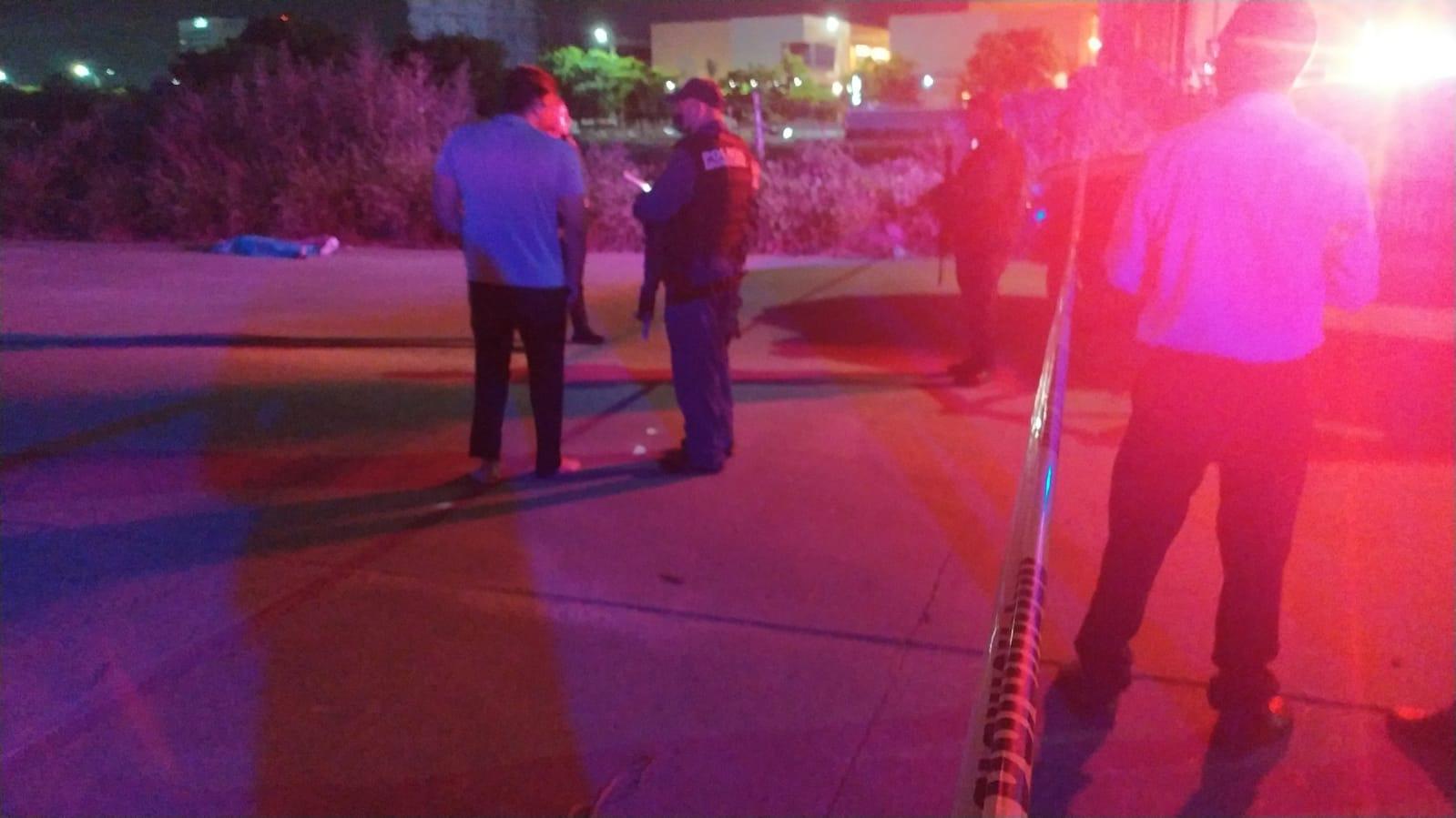 $!Asesinan a balazos a mujer en el Desarrollo Urbano Tres Ríos, en Culiacán