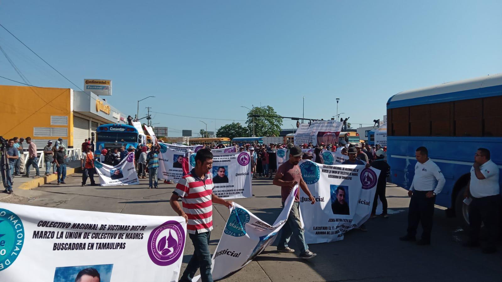 $!Protestan por desapariciones forzadas y colapsan avenidas en Culiacán