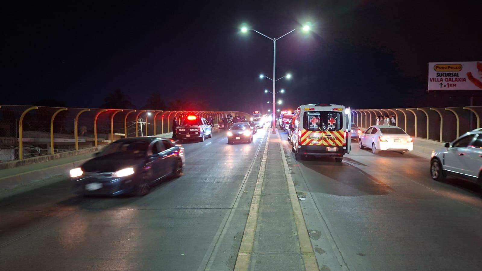 $!En Mazatlán, mujer resulta herida por bala perdida cuando viajaba en una camioneta