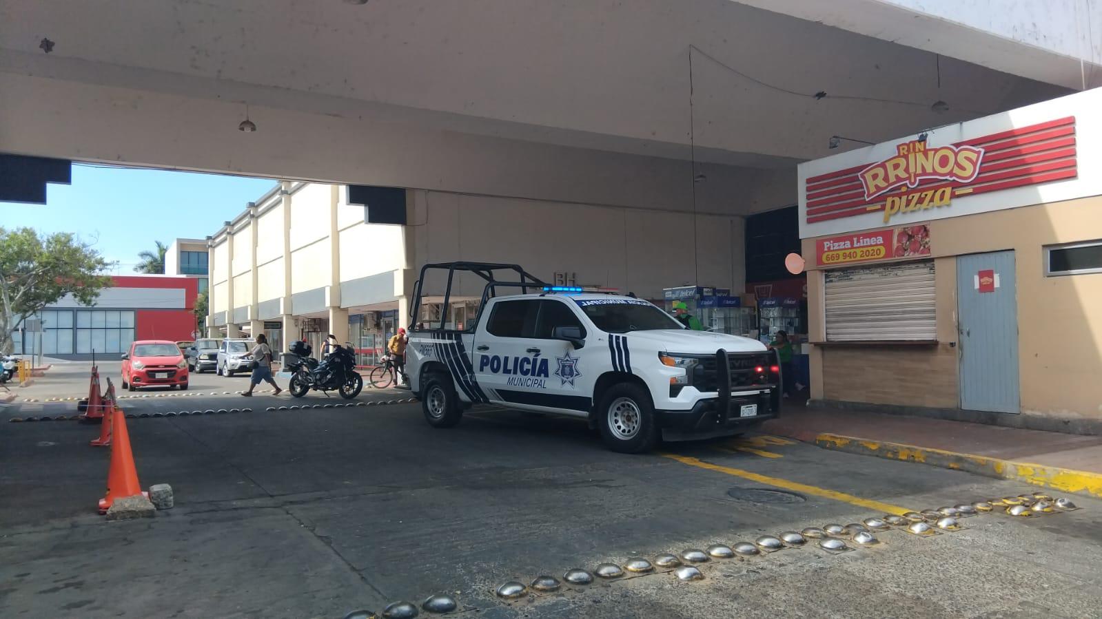 $!Conato de incendio moviliza a cuerpos de emergencia en tienda de Mazatlán