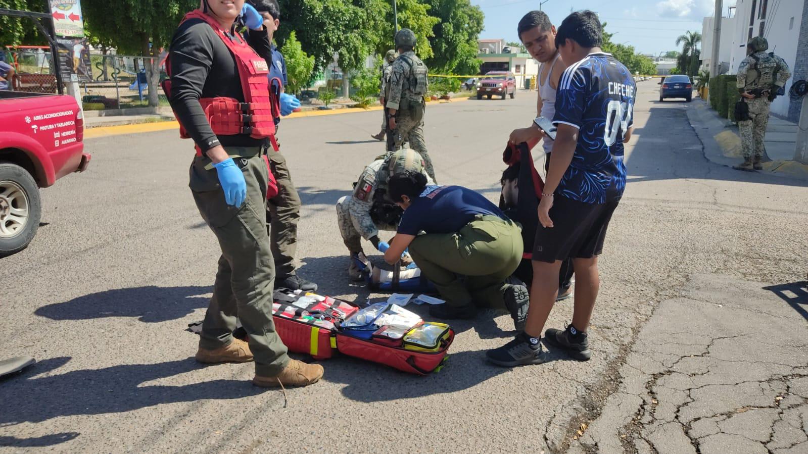 $!Motociclista sufre fractura tras ser arrollado en Prados del Sur, en Culiacán