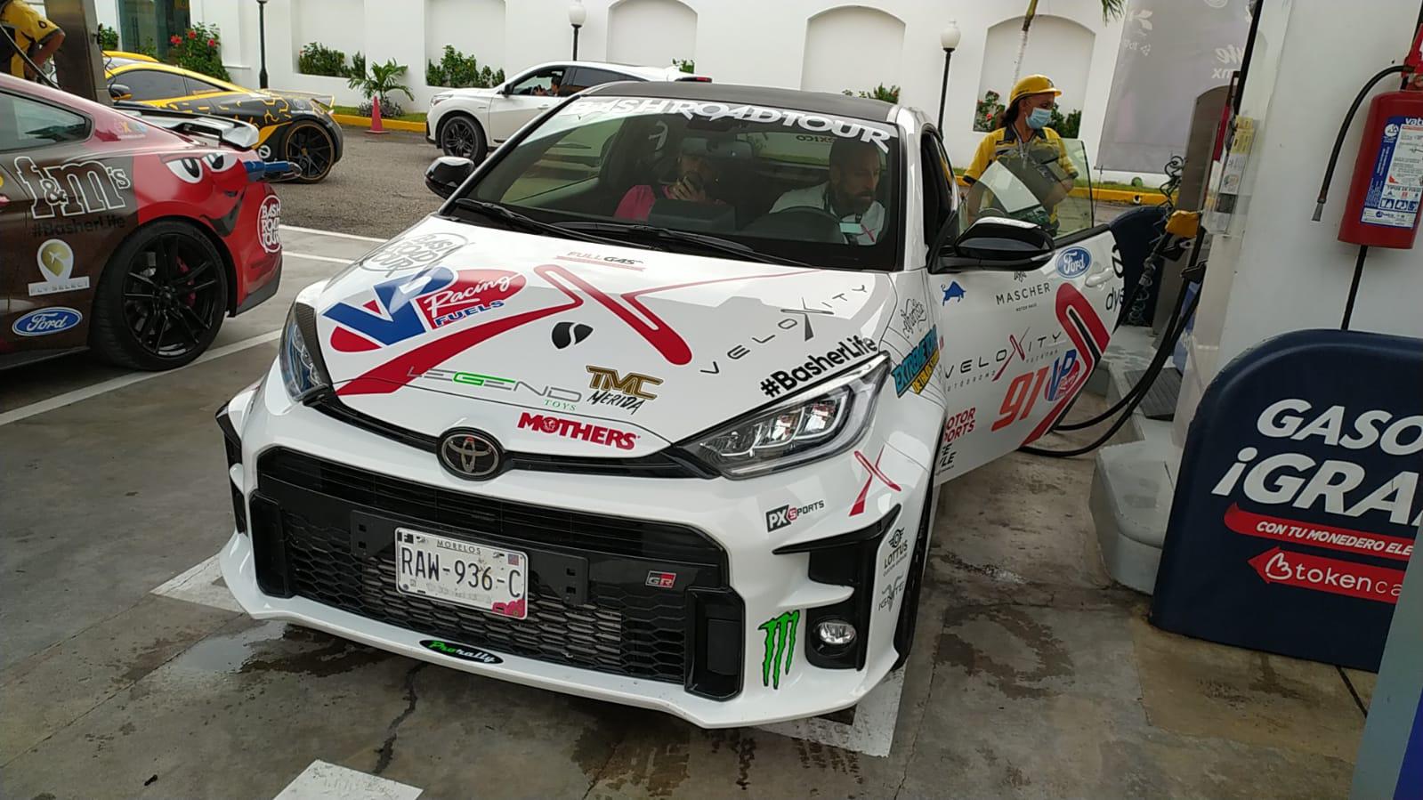 $!Autos de lujo como Lamborghini, Ferrari, Porsche, McLaren y otros recorren Mazatlán