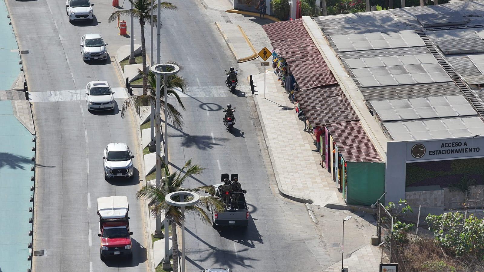 $!Realiza personal de la Marina recorridos de vigilancia y disuasión en motocicleta en Mazatlán