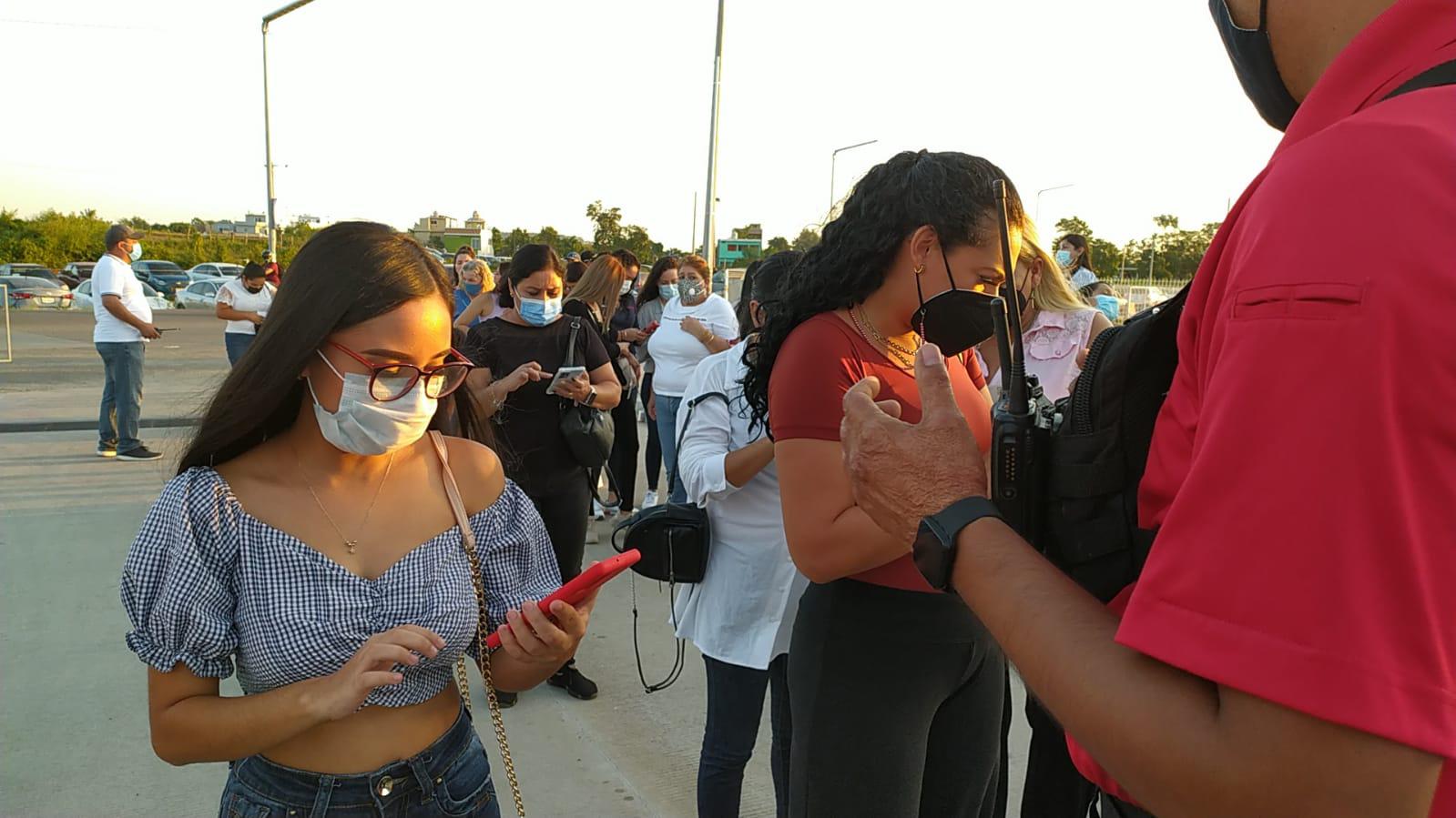 $!Mazatlecos se vuelcan al Kraken para escuchar a Christian Nodal