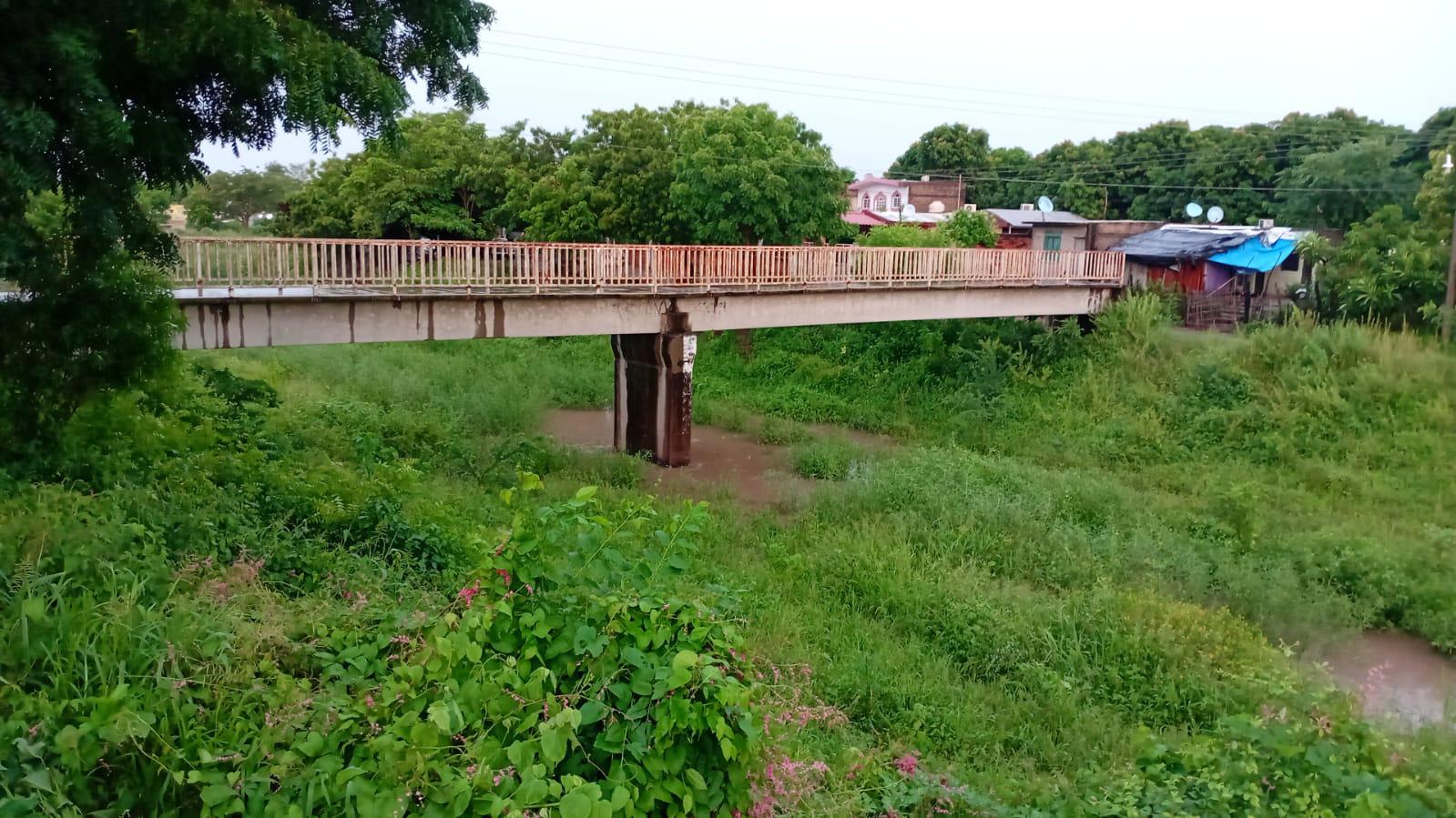 $!Lluvias en Escuinapa deja a varios sectores sin servicio eléctrico