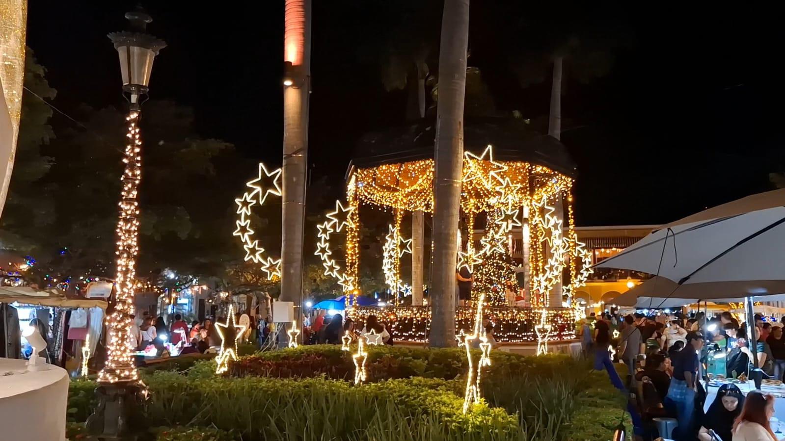 $!En Mazatlán, disfrutan decenas de personas de la Plazuela Machado este fin de semana