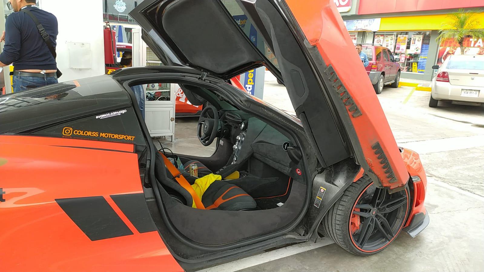 $!Autos de lujo como Lamborghini, Ferrari, Porsche, McLaren y otros recorren Mazatlán