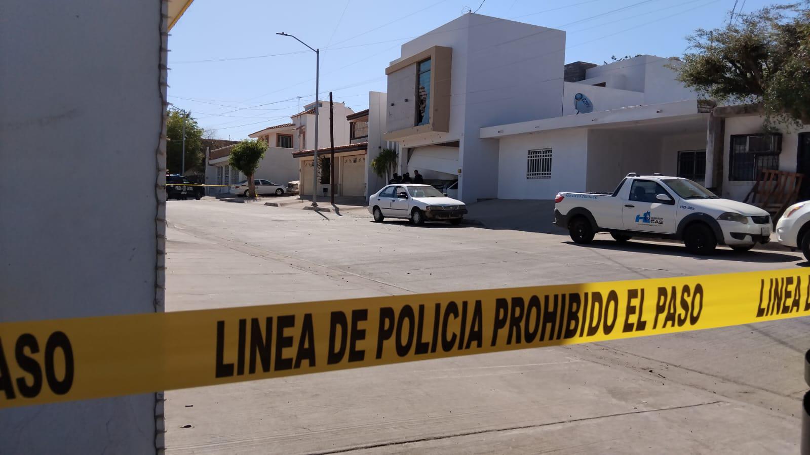 $!Civiles armados balean vivienda y derriban su portón en la colonia Lázaro Cárdenas, en Culiacán