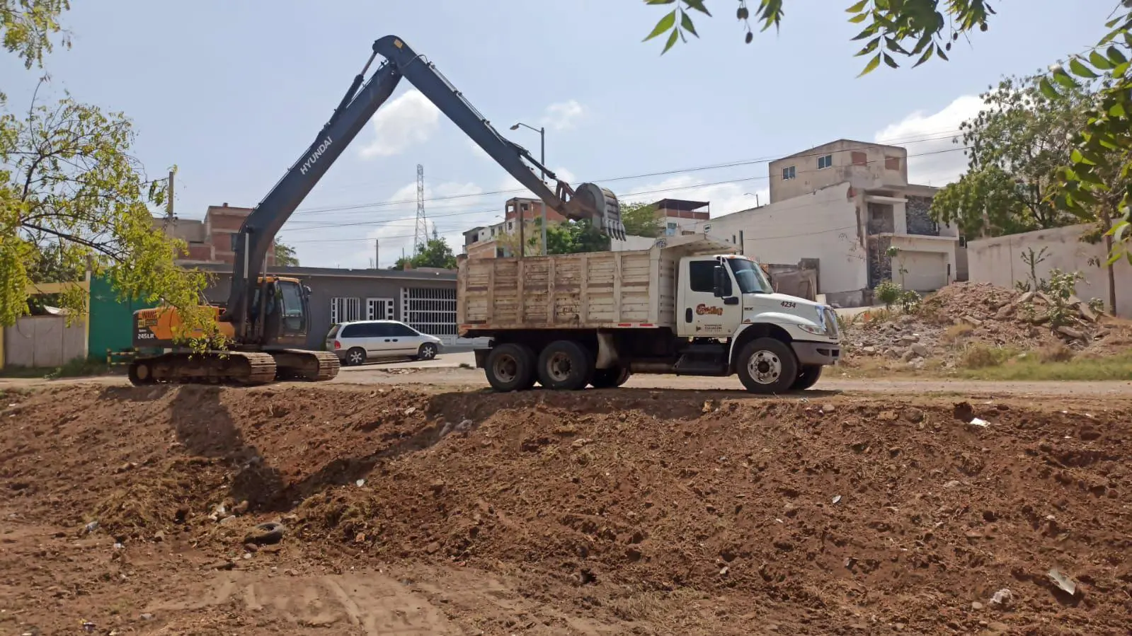 $!Realiza Gobierno limpieza y desazolve en arroyos y drenes de Culiacán ante temporada de lluvias