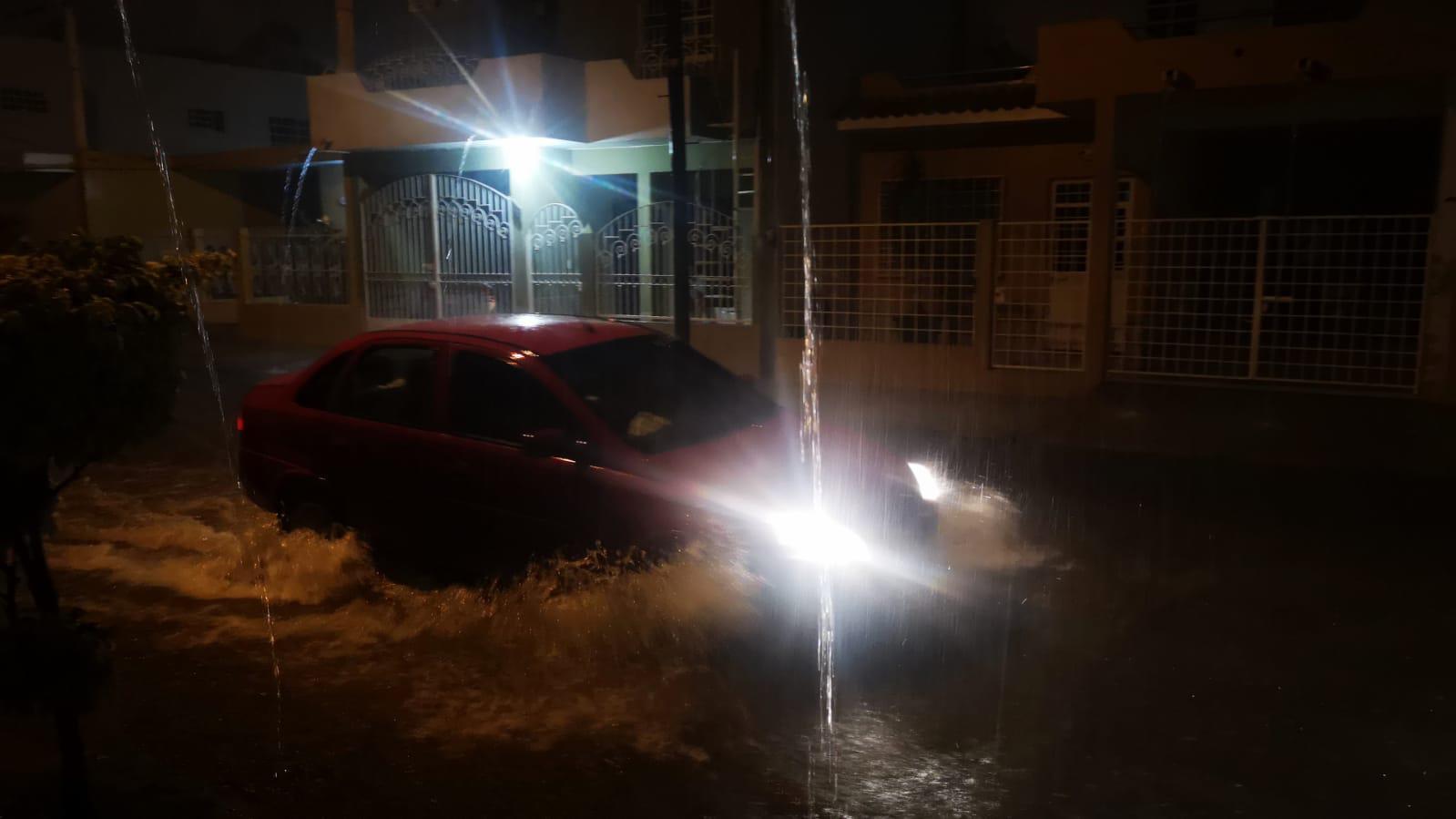 $!Tormenta tropical Madeline genera lluvias y apagones en Mazatlán