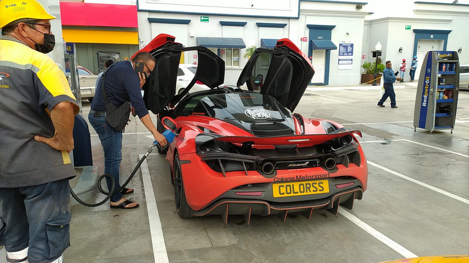 $!Autos de lujo como Lamborghini, Ferrari, Porsche, McLaren y otros recorren Mazatlán