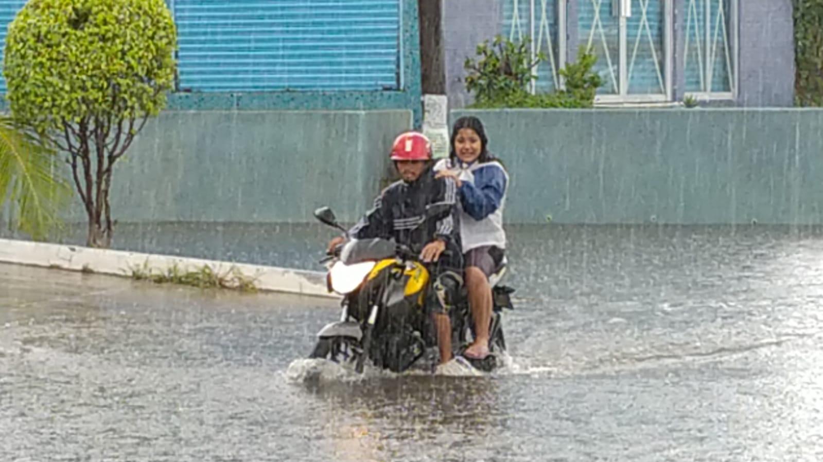 $!Se inunda Mazatlán por Huracán Nora; evacuan familias en Pradera Dorada 6