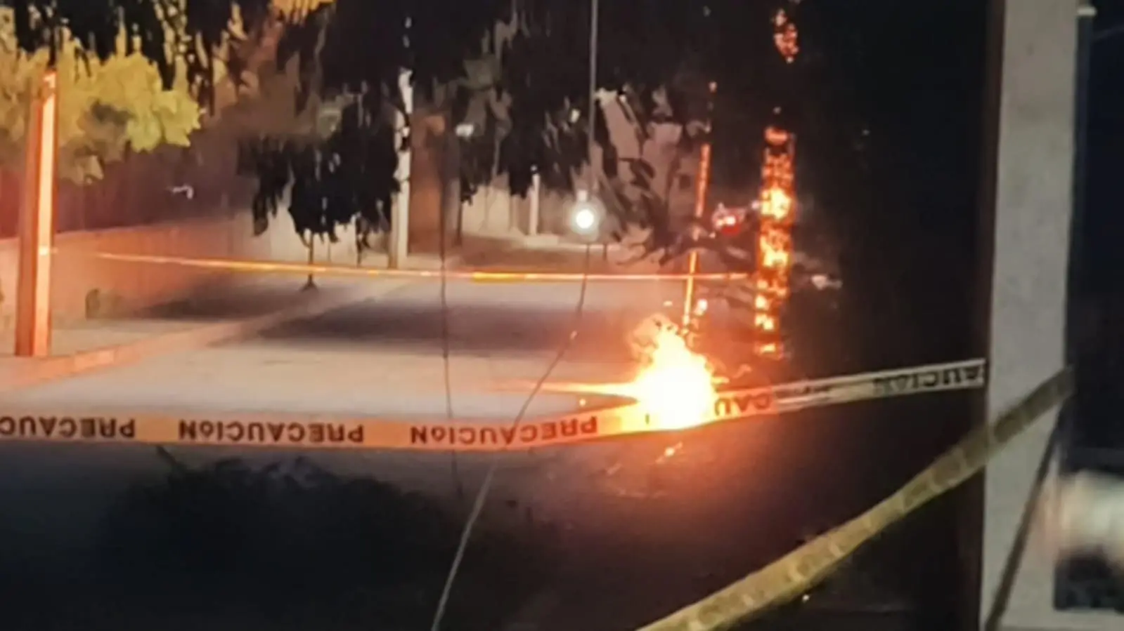 $!Caída de cable de alta tensión provoca apagón en Rosario