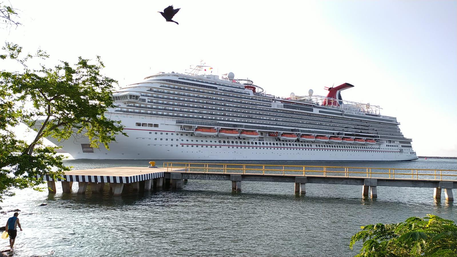 $!Llega crucero Carnival Panorama a Mazatlán; se esperan más de mil 400 turistas