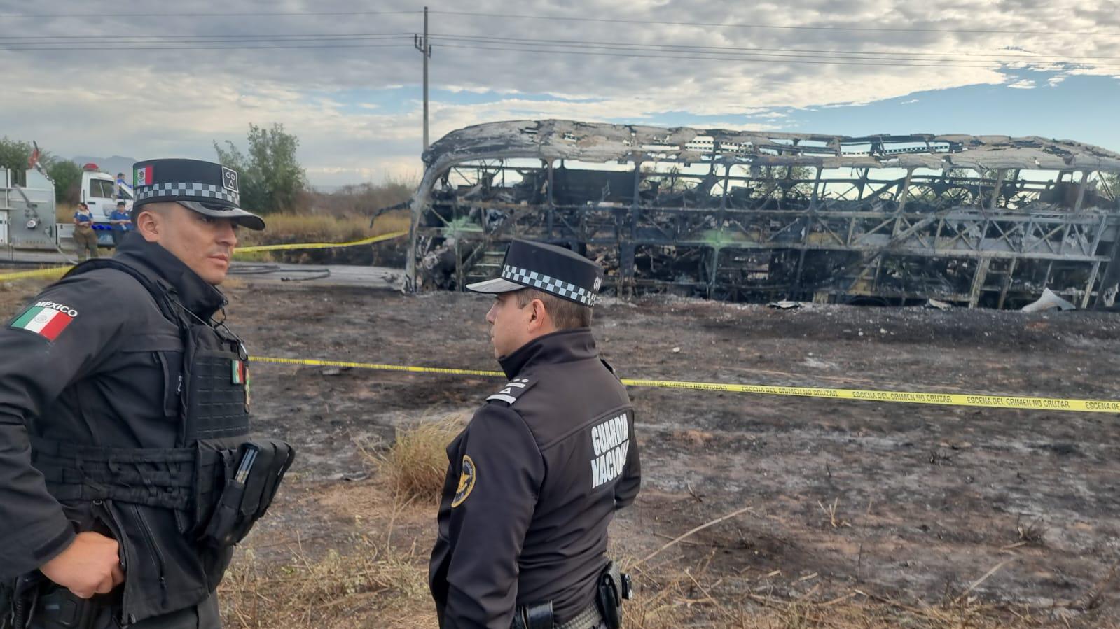 $!Choque entre camión de pasajeros y tráiler deja 22 muertos y 18 heridos en Elota