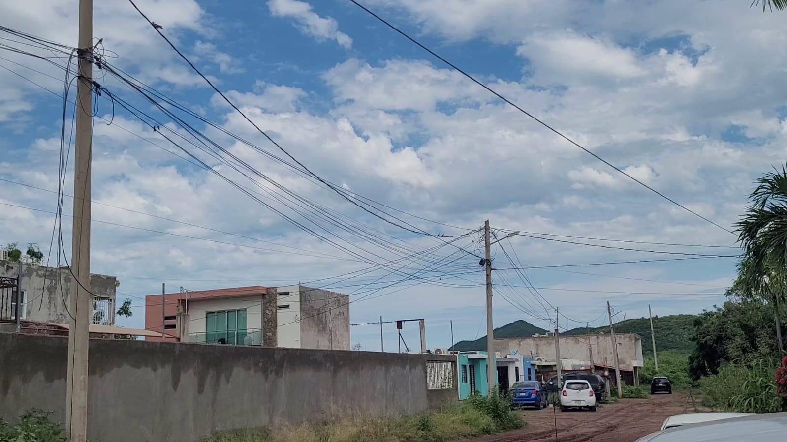 $!Hace 13 años que padecen fallas eléctricas en Villa Fontana, en Culiacán, por un transformador insuficiente