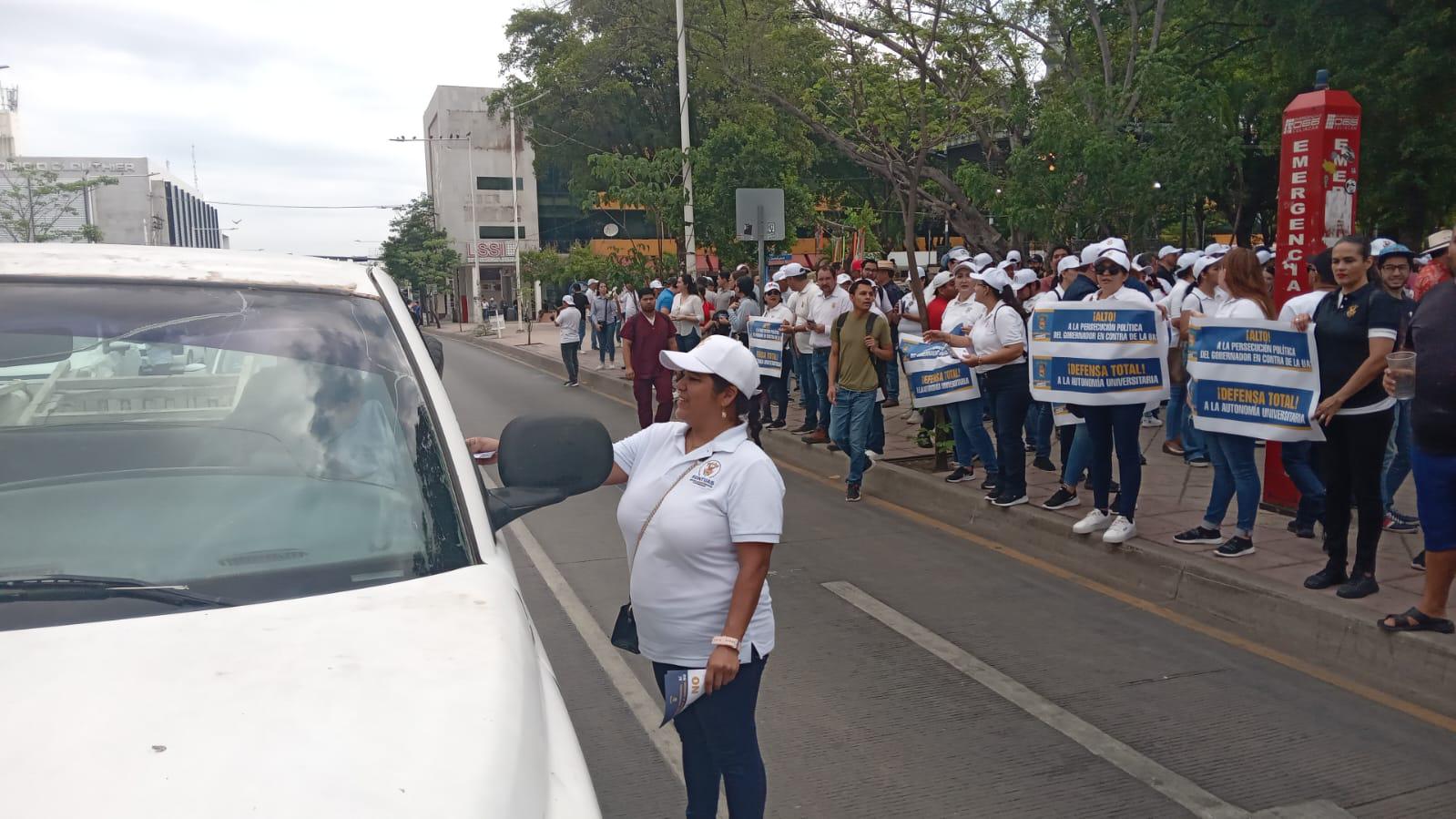 $!Toman los cruceros de Sinaloa en defensa de la UAS