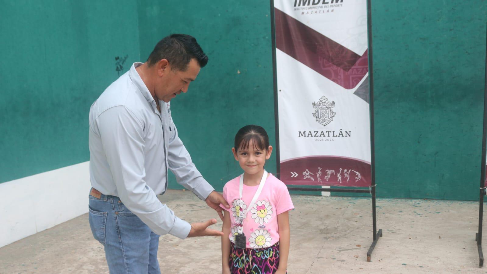 $!Premian a los más destacados de la Escuela Municipal de Frontón