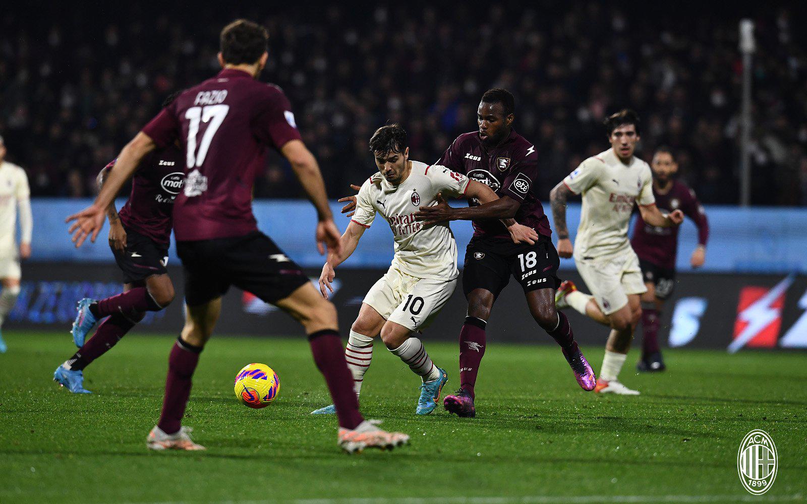$!El Milán empata ante el sotanero y pone en peligro el liderato de la Serie A