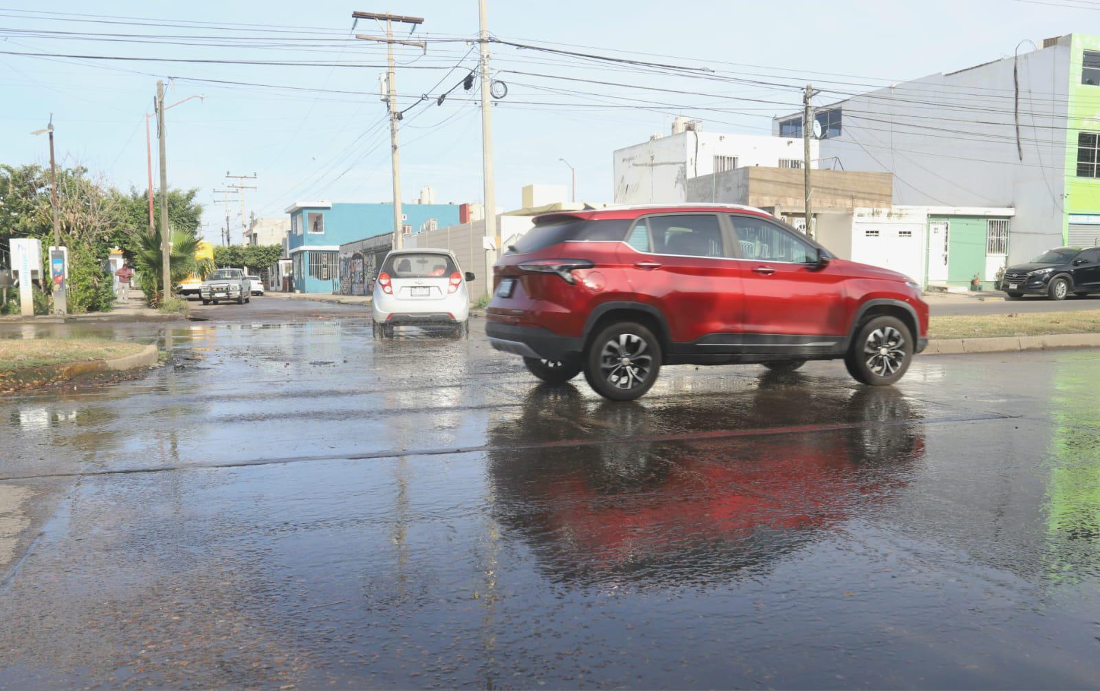 $!Pestilentes fugas ahogan a vecinos del Infonavit Jabalíes, en Mazatlán