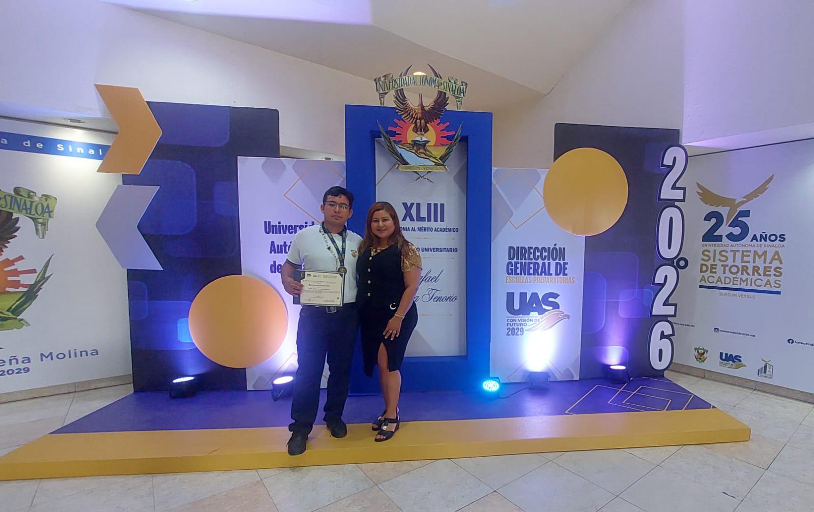$!Jesús Fernando, alumno de prepa UAS Rosario, es distinguido con medalla al mérito académico 2026