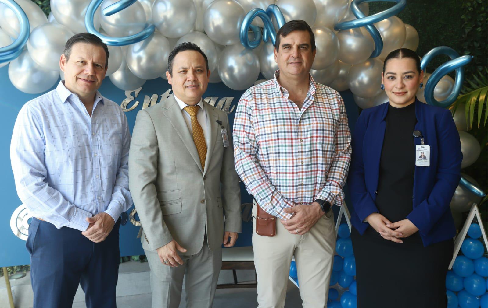 $!Carlos Arenal, Gilberto Villalobos, Alfredo Murra Farrús y Dennise Adriana Rodríguez hacen entrega de los reconocimientos.