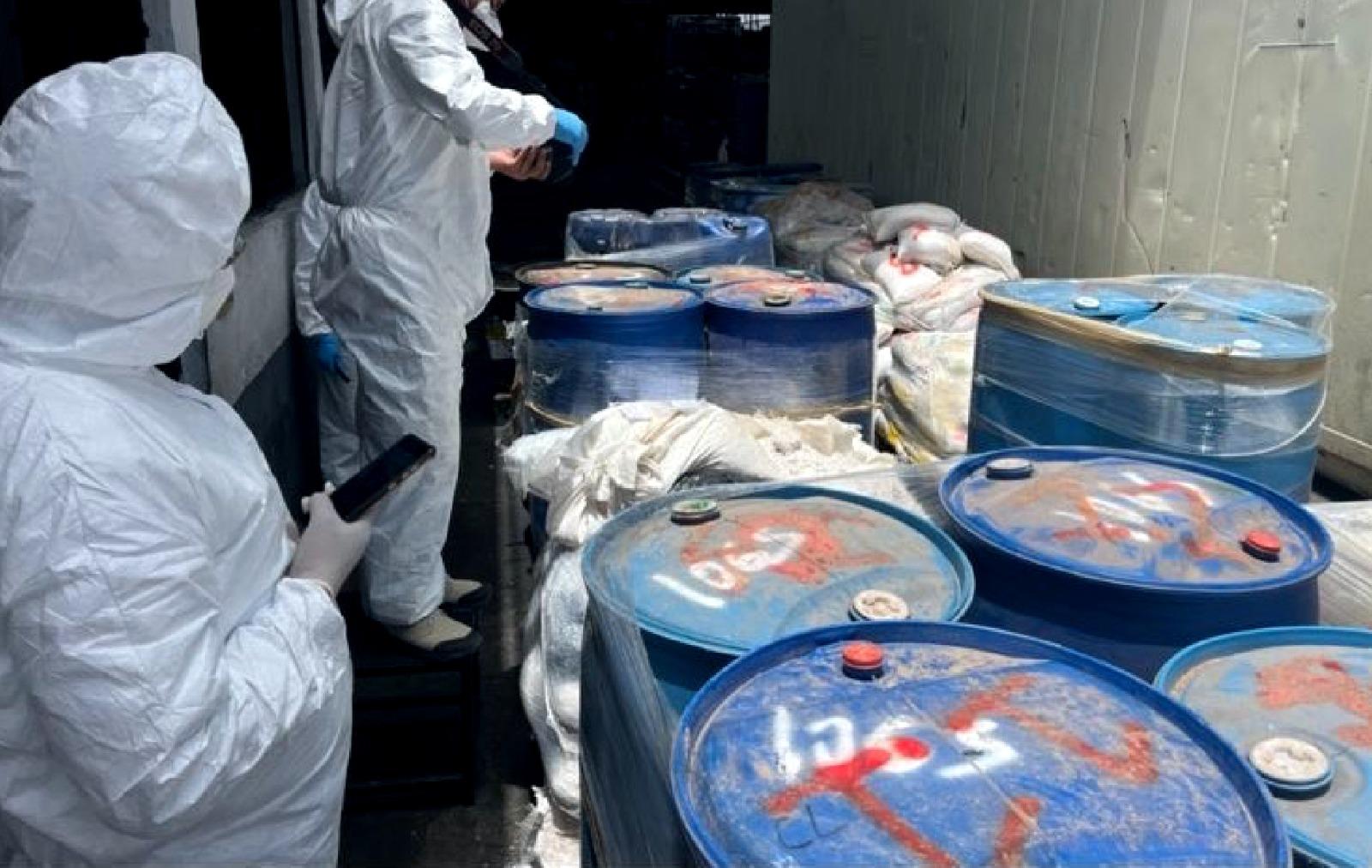 $!FGR destruye más de 290 mil pastillas de fentanilo y toneladas de químicos en Sinaloa