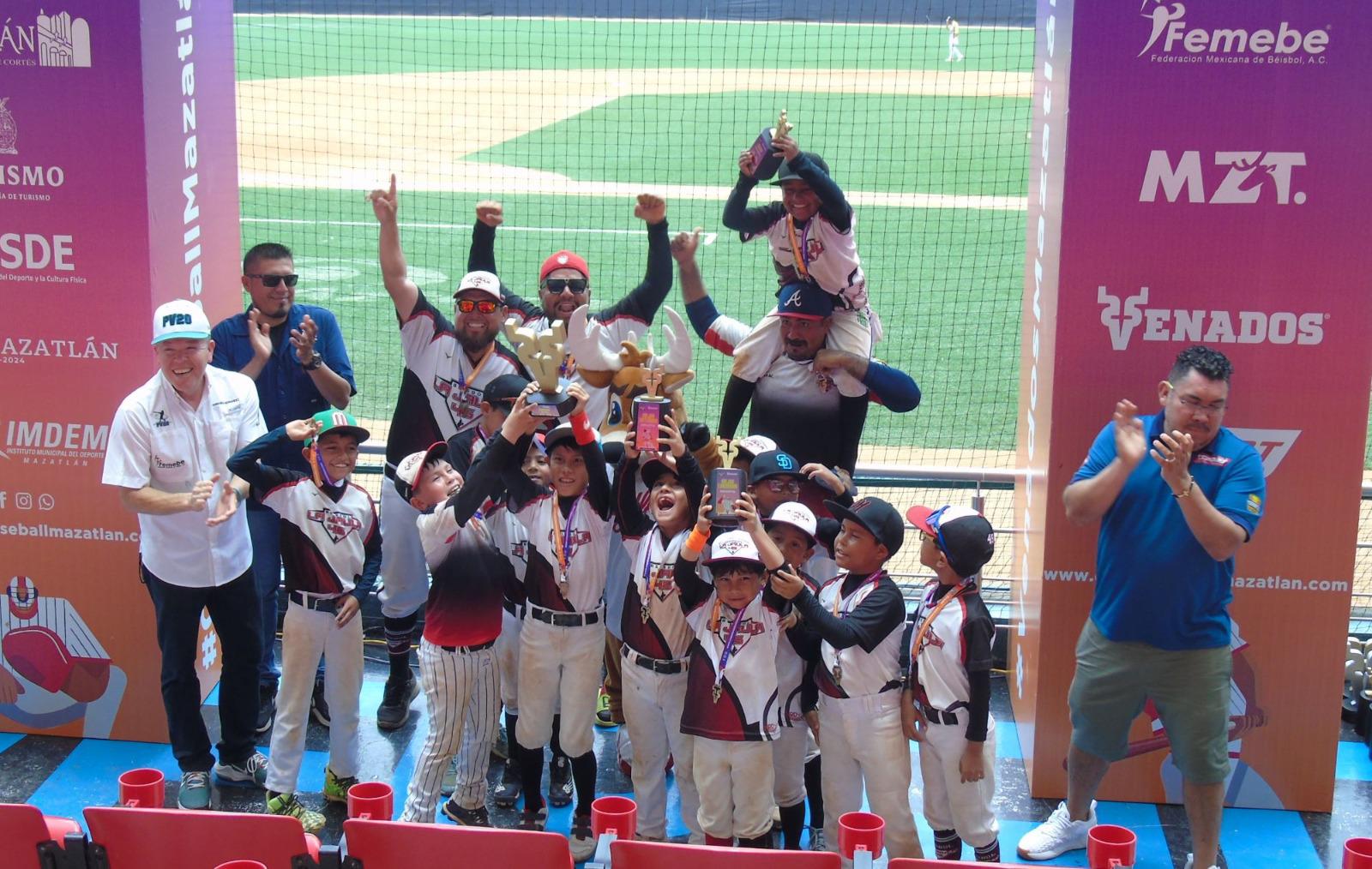 $!Ganan porteños 4 títulos en Mazatlán Baseball Tournament