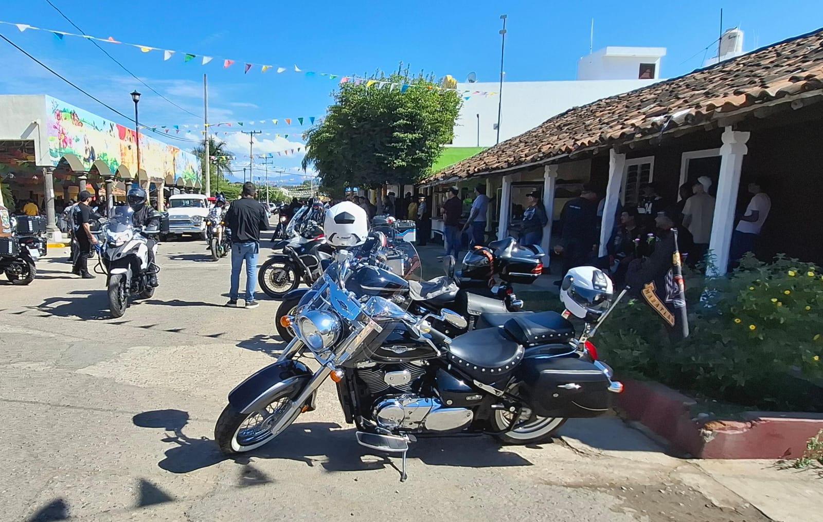 $!Realizan Tianguis e inauguración de mural en el callejón Cruz Lizárraga en El Recodo bajo fuerte dispositivo de seguridad