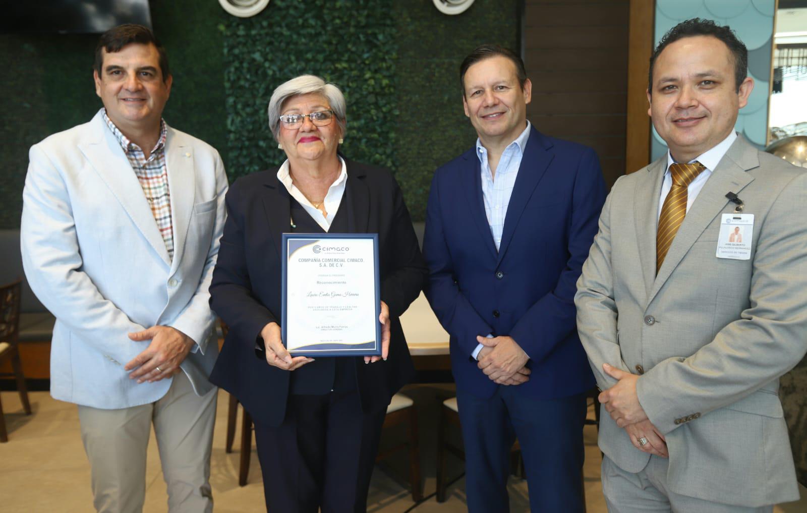 $!Laura Evelia Gama Herrera es reconocida por sus 5 años en Cimaco Mazatlán.