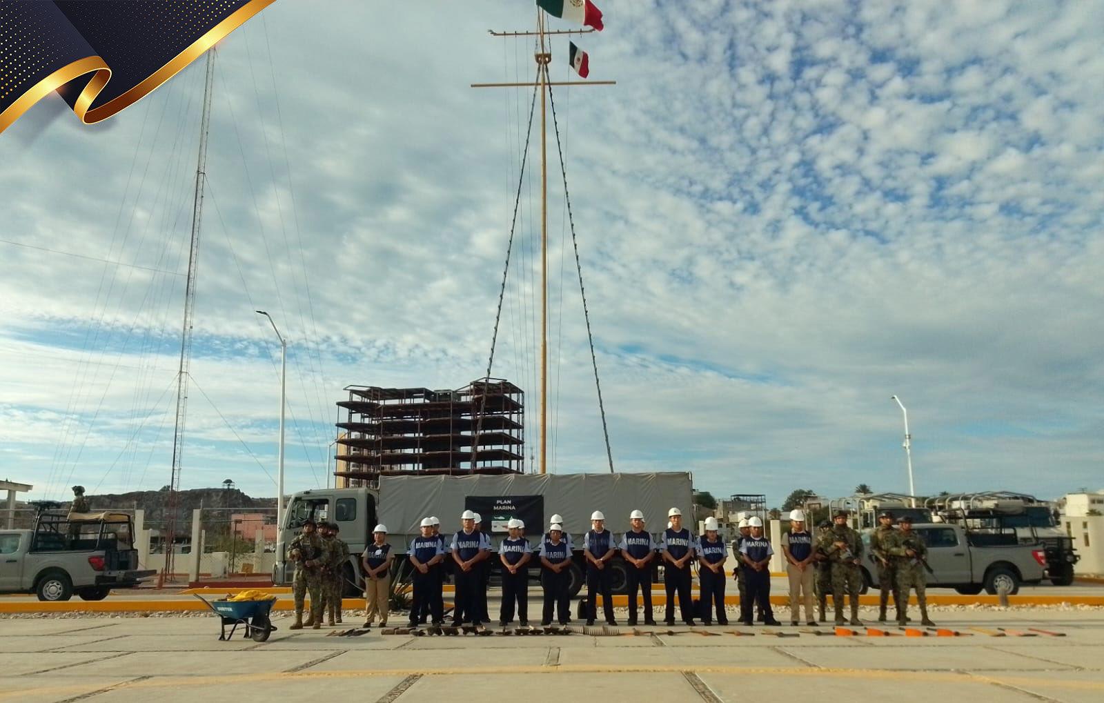 $!Llega a Mazatlán buque de la Armada para trasladar ayuda a BCS tras paso de ‘Polo’