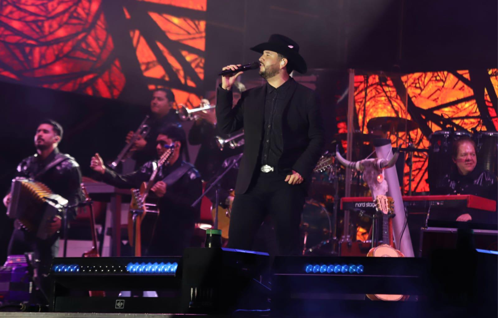 $!Arranca el Carnaval de Mazatlán con la coronación del Rey de la Alegría, Javier I