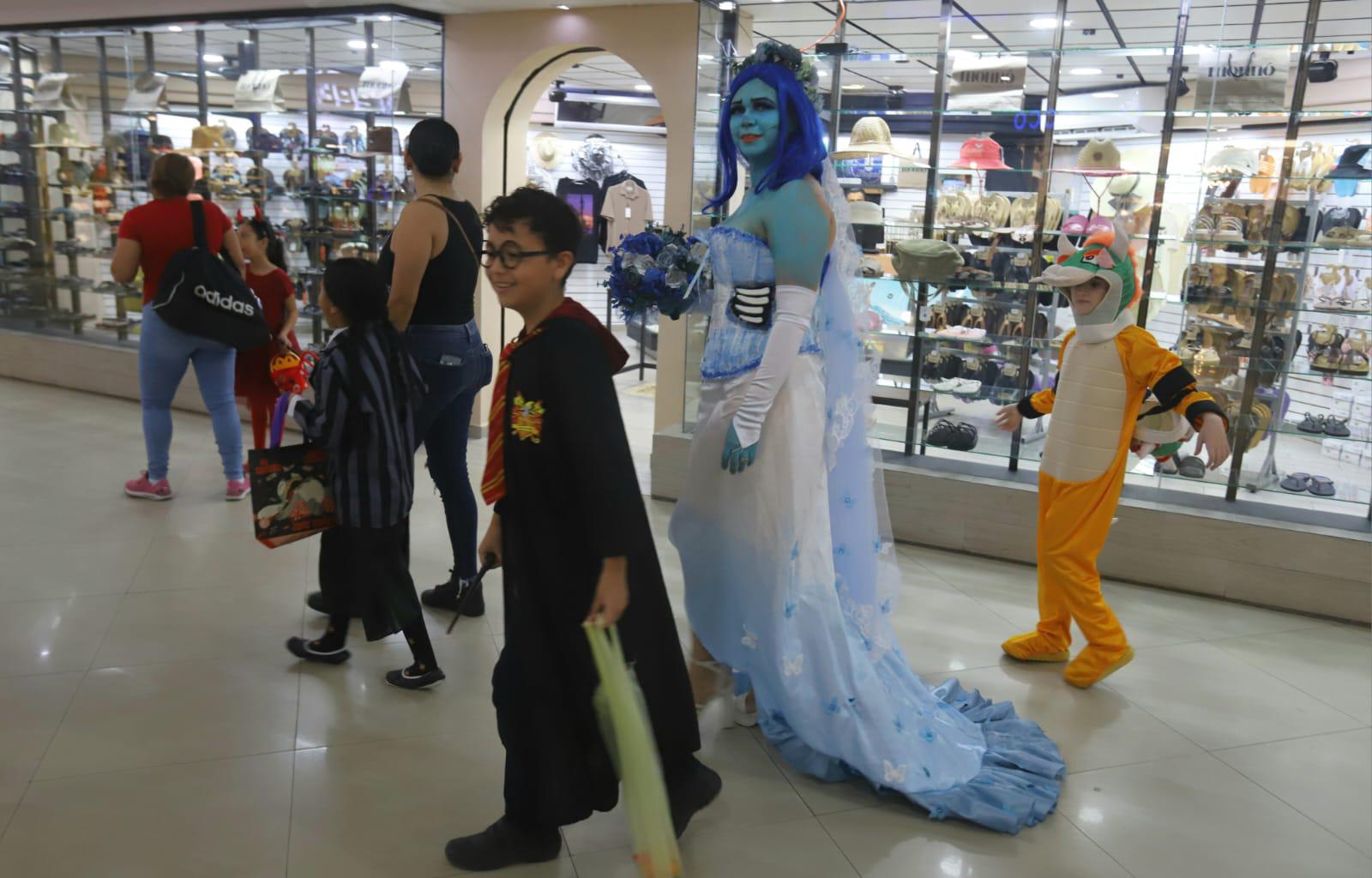 $!Monstruos y fantasmas disfrutan de un divertido Halloween en Mazatlán