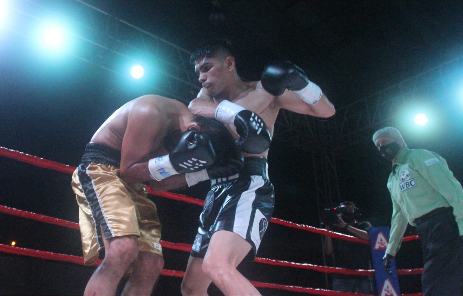 $!Pedro Guevara fulmina en tres rounds a Roberto López en su regreso a la Germán Evers