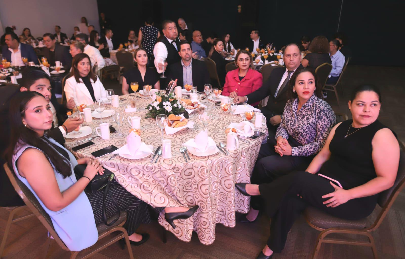 $!Una agradable mañana pasaron los asistentes al desayuno.