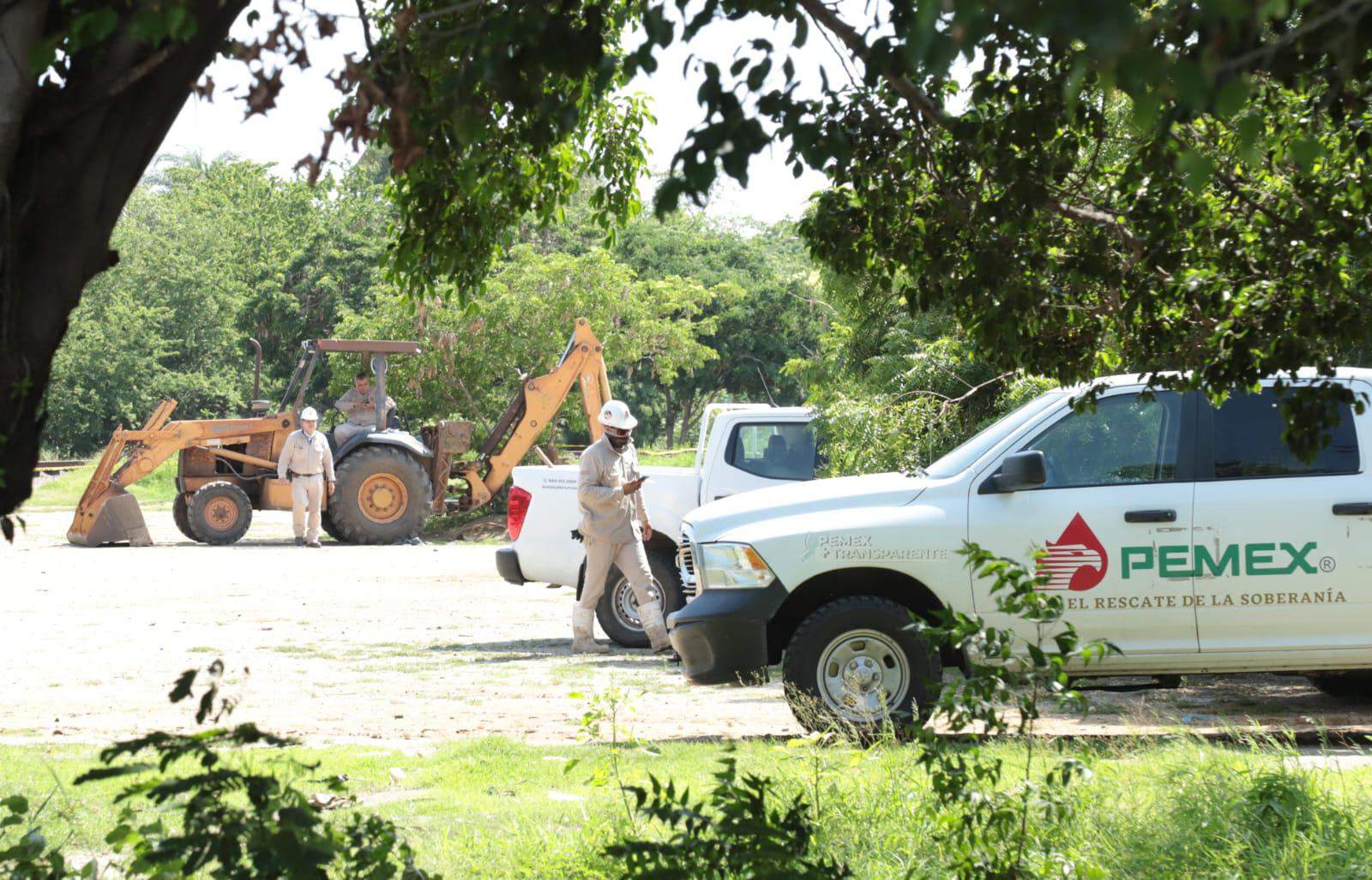 $!Derrame de combustible en Mazatlán moviliza a Pemex y cuerpos de emergencia