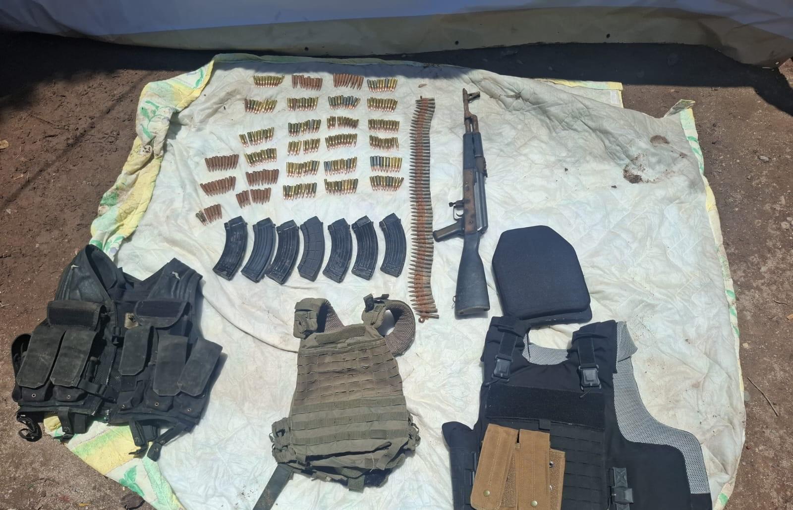 $!Marina localiza precursores químicos; aseguran arma, municiones y equipo táctico en San Ignacio y Culiacán