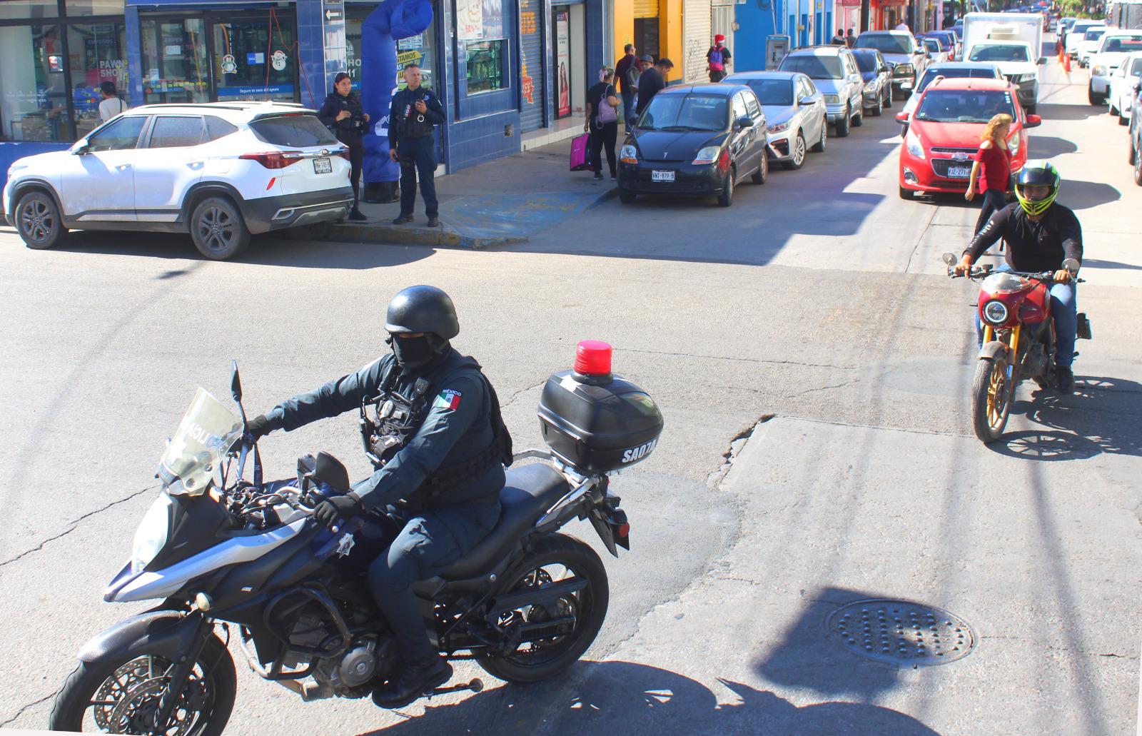 $!Arranca operativo Guadalupe-Reyes en áreas comerciales de Mazatlán