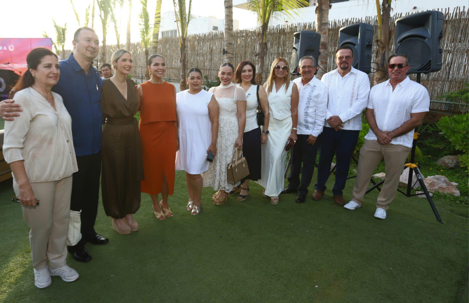 $!La Alcaldesa Estrella Palacios, empresarios, ex presidentes del organismo e integrantes de la Intercamaral asistieron a la ceremonia.