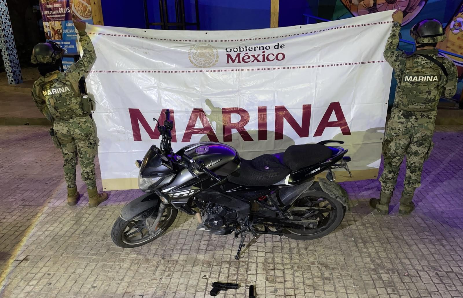 $!Asegura Marina una motocicleta y un arma de fuego, en la Zona Dorada de Mazatlán