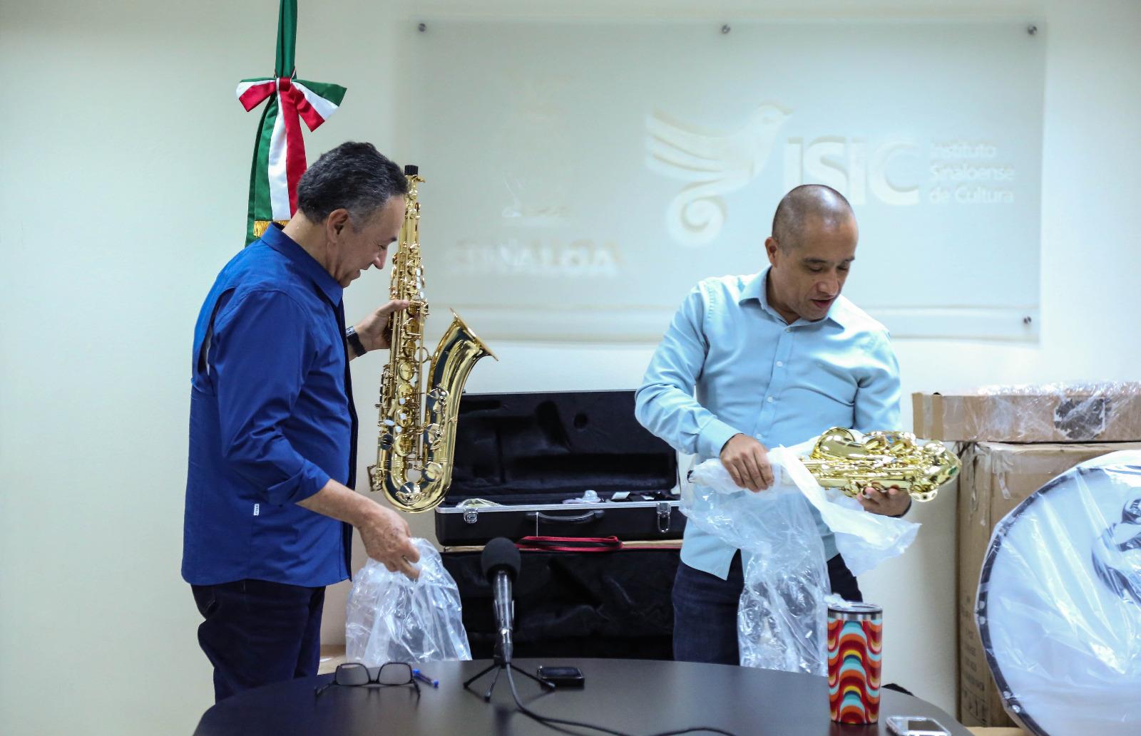 $!Fortalecen con entrega de instrumentos a la banda tradicional de Teacapán, en Escuinapa