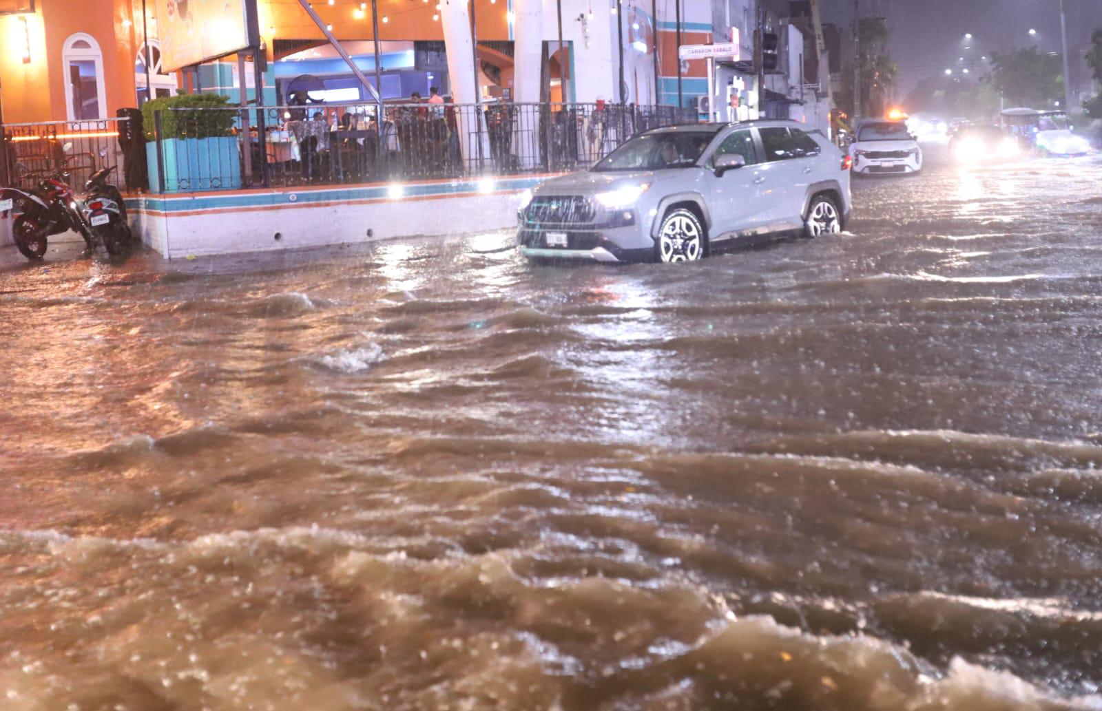 $!Azota tormenta a Mazatlán y al sur de Sinaloa