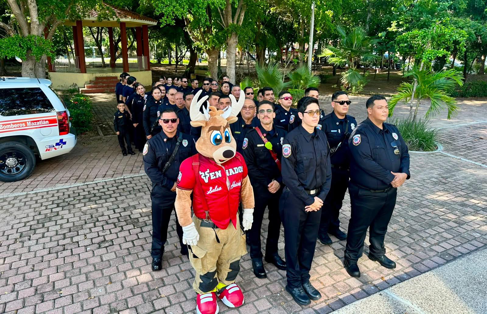 $!Reconocen en misa la entrega y valentía de los bomberos de Mazatlán