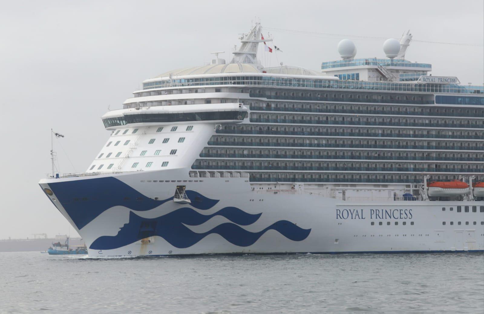 $!Mazatlán recibe al Royal Princess con casi 4 mil pasajeros este martes