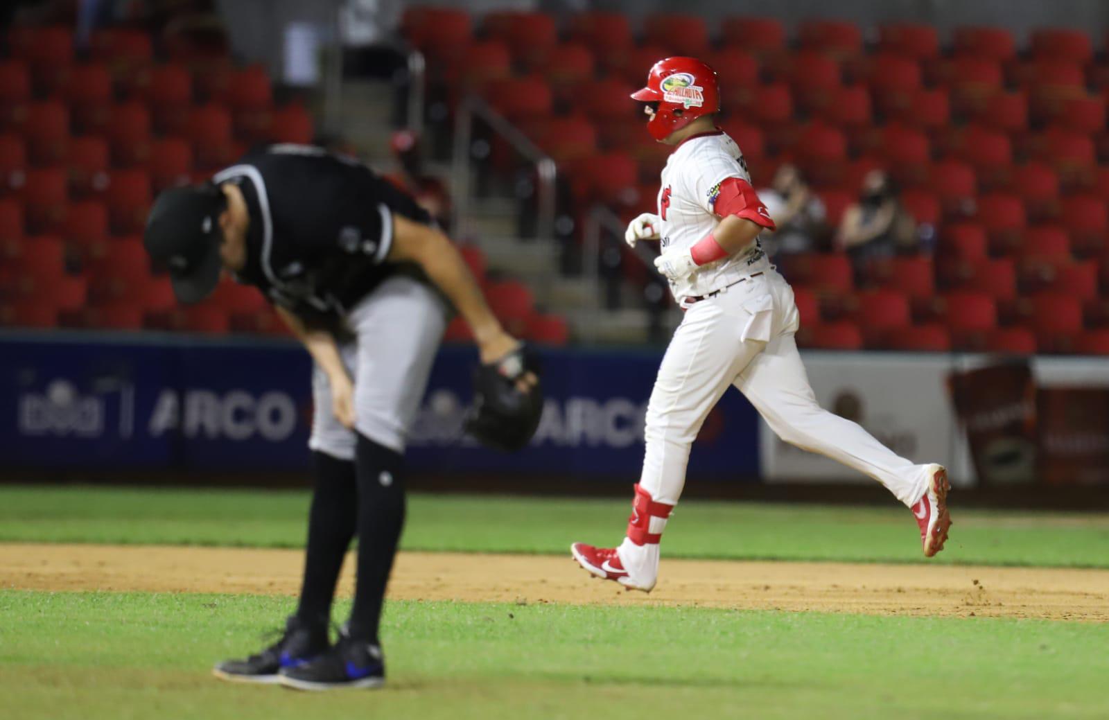 $!Venados de Mazatlán deja tendido a Charros de Jalisco en feria de carreras
