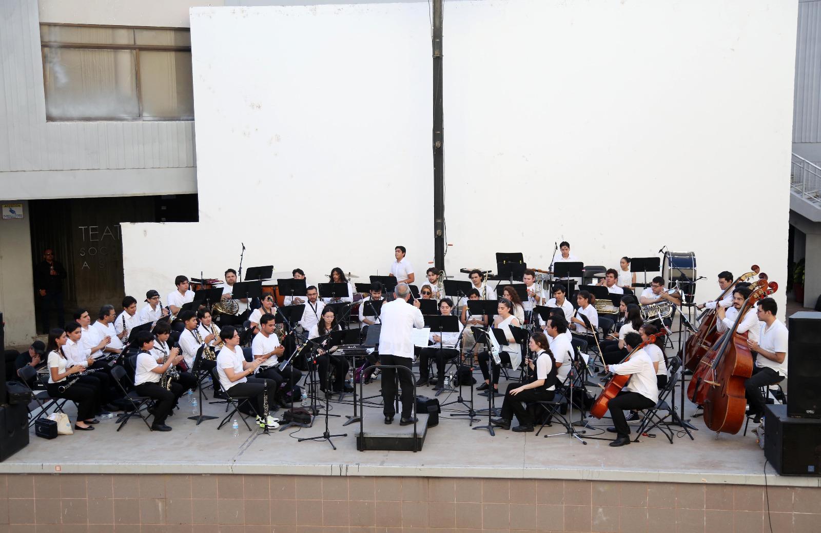 $!Los alumnos de la Escuela Superior de Música del Isic abren el programa con la obertura de la ópera El Empresario KV. 486, de Wolfgang Amadeus Mozart.
