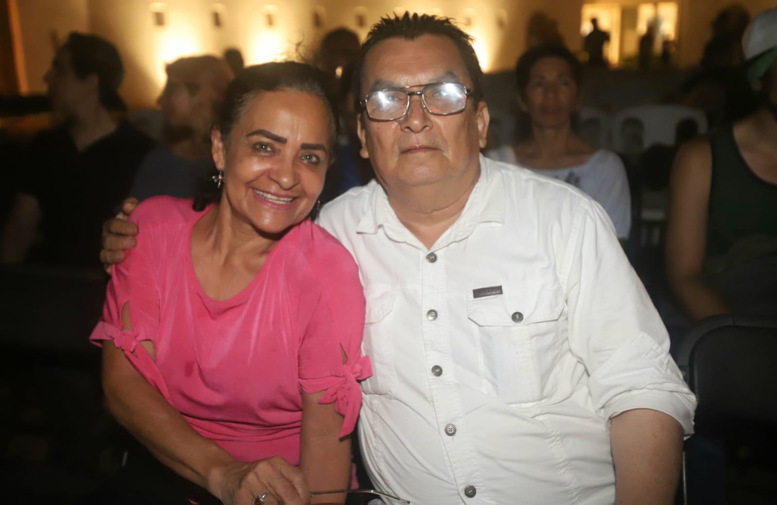 $!Martha Alicia Salazar y Luis Frayde.