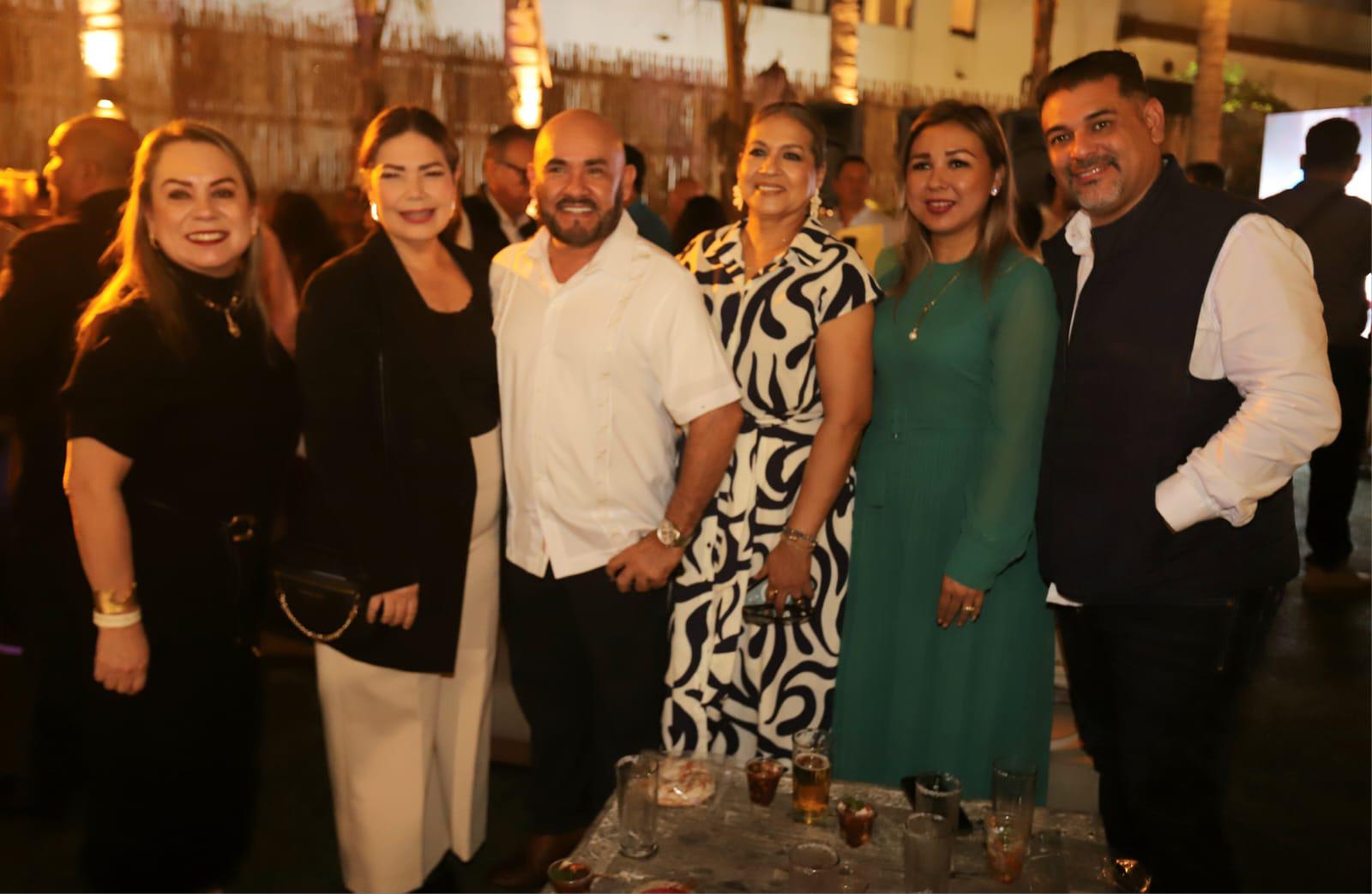 $!Elva Aguirre, Elizabeth Peraza, Pedro Uzeta, Lety Ramírez, Caro Rojas y Érick Galindo.
