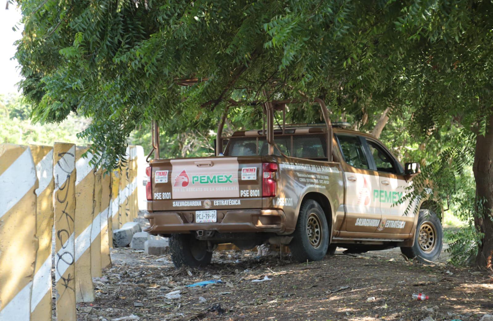 $!Derrame de combustible en Mazatlán moviliza a Pemex y cuerpos de emergencia